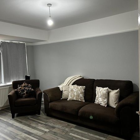Family Home Near Cribbs Causeway And The Wave, Just 2 Minutes From Airbus And Rolls Royce Bristol Exterior foto