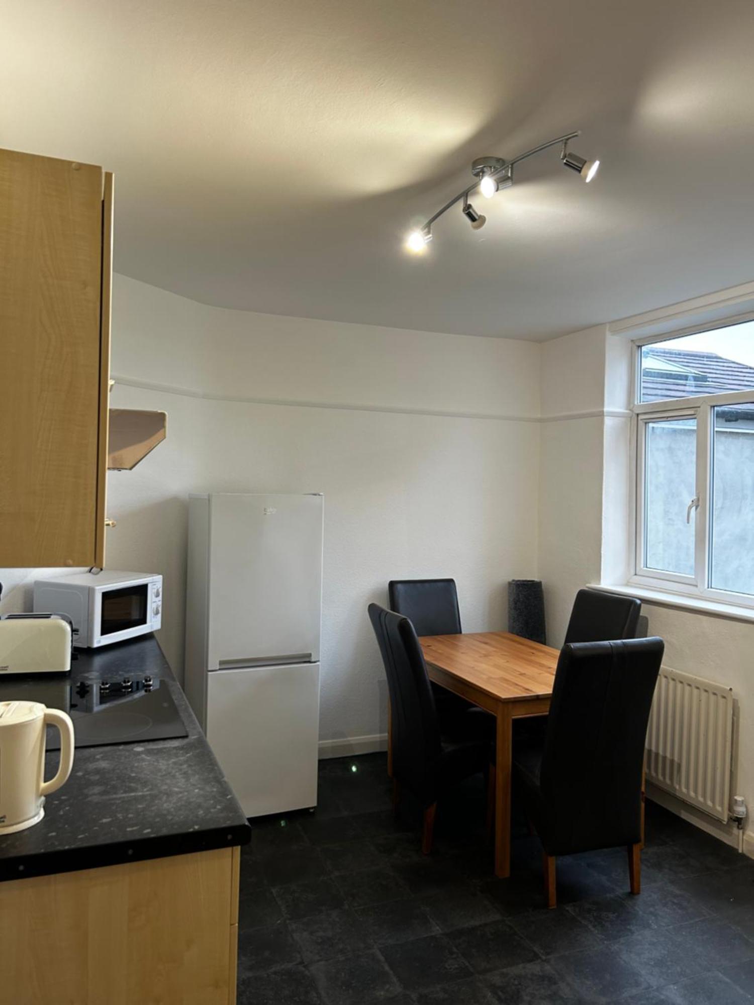 Family Home Near Cribbs Causeway And The Wave, Just 2 Minutes From Airbus And Rolls Royce Bristol Exterior foto